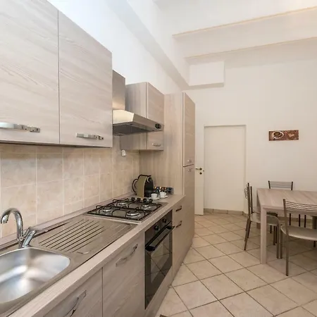 Finalborgo - Casa Nanetti 6 Posti In Centro 菲纳莱利古雷